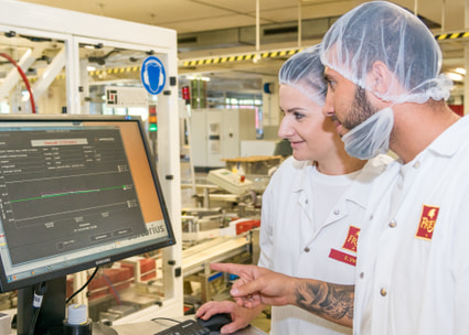 Produktionsmitarbeitende in Besprechung Produktionsmitarbeitende in Besprechung